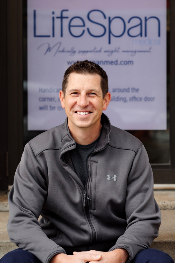 ben devries headshot outside